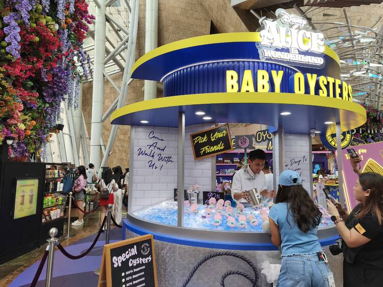 《愛麗絲夢遊仙境》生蠔寶寶期間限定店
