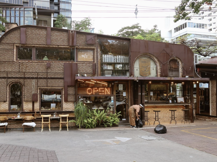 Ekkamai Shopping Mall