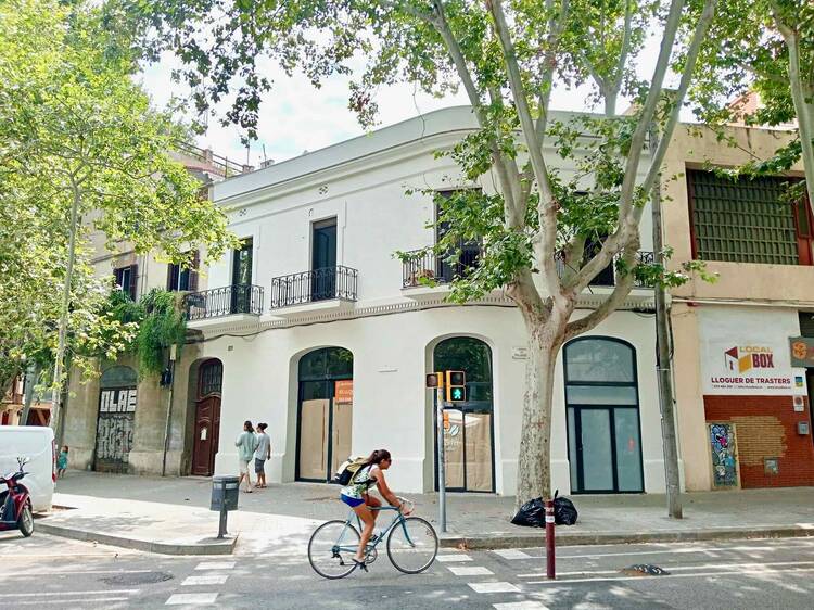 Epidèmia de tancament de grans restaurants al carrer Pujades de Poblenou
