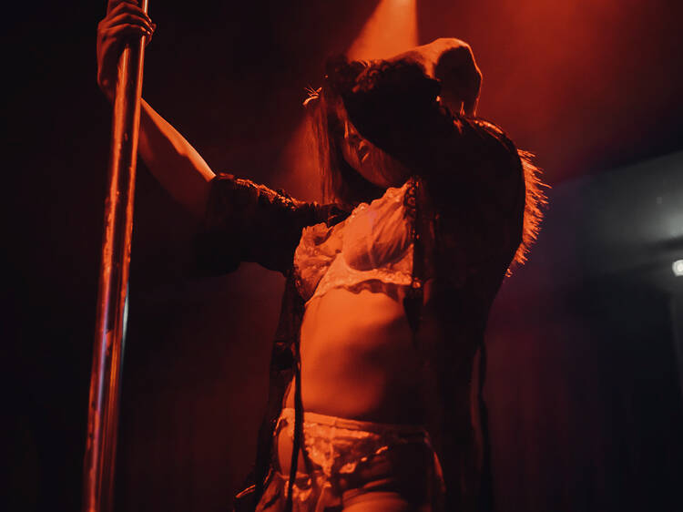 Cinco sítios para uma sessão de strip em Lisboa