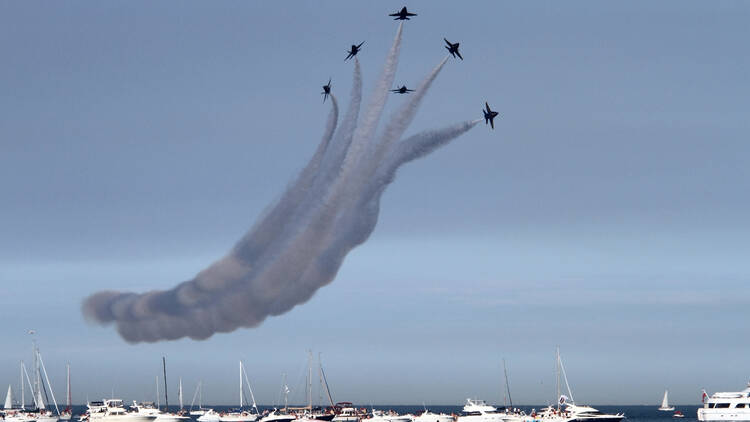 Blue Angels formation demonstrates flying skills and aerobatics at the annual Chicago Air and Water show