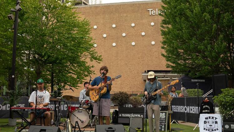 Listen to live music on the forecourt