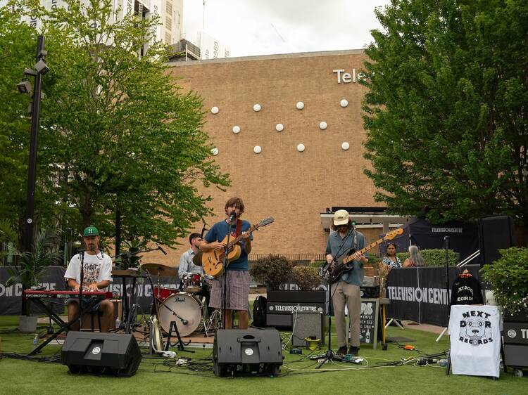 Listen to live music on the forecourt