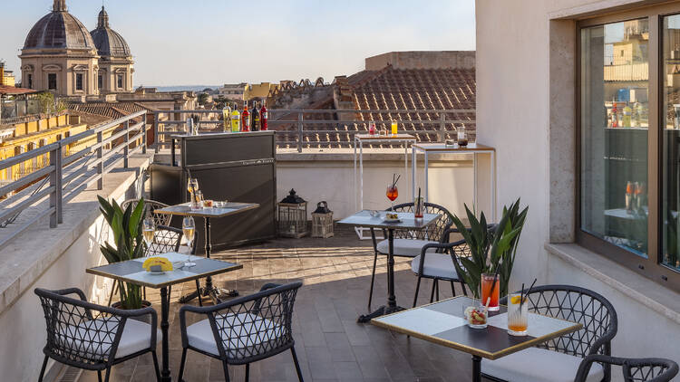 UNA HOTELS Decò Roma roof terrace drinks