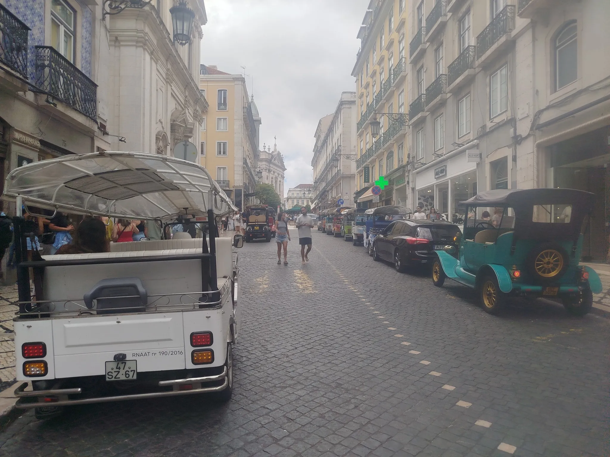 Tuk-tuk na Rua Garrett, Julho de 2025