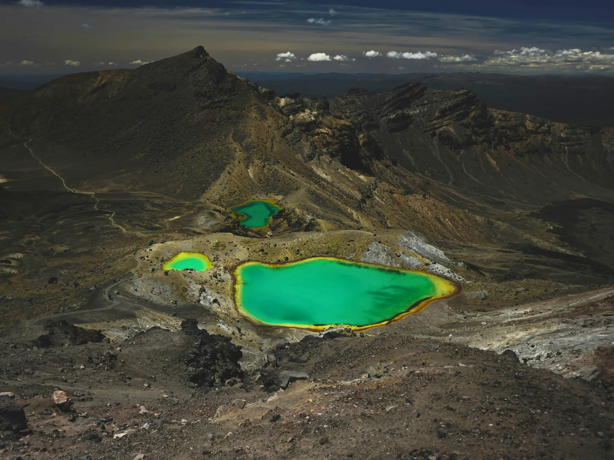 Green lake surrounded by mountains