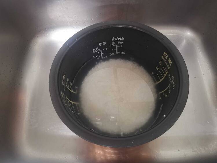 Step 2: Measure and rinse your rice