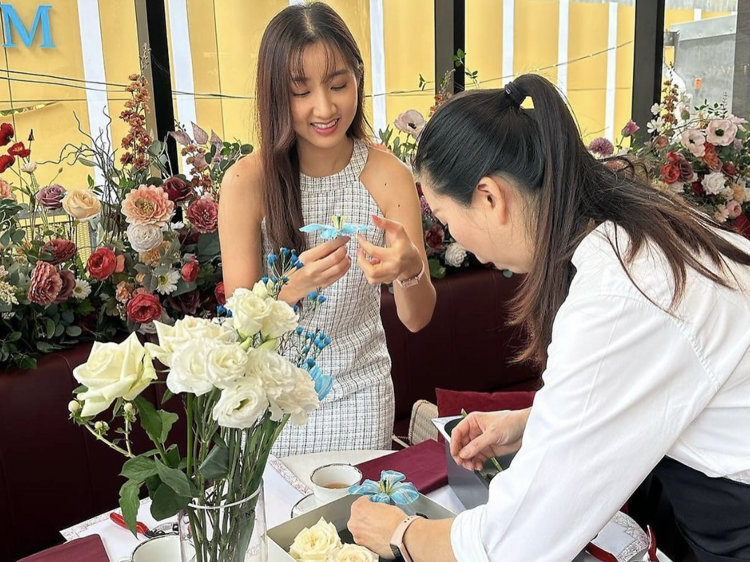 Join a flower arranging class