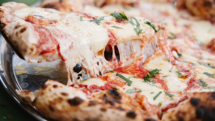 CULPINA: pizzas a la piedra y vereda calefaccionada en Chacarita