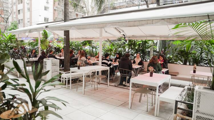 CASA SÁENZ: comida de raíz y mantitas en el patio