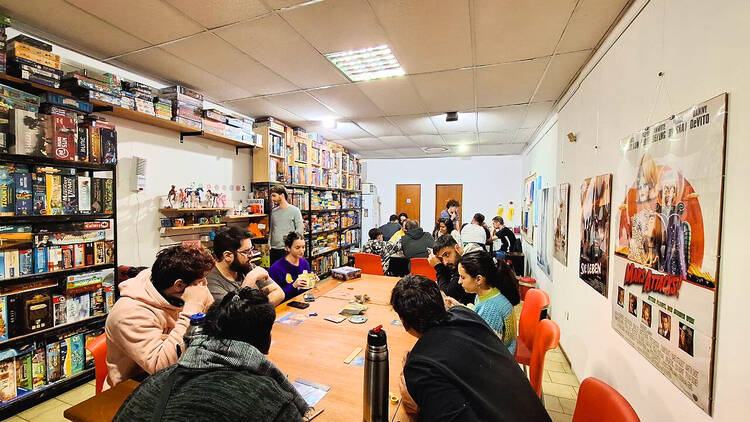 Pasar horas en un club de juegos de mesa