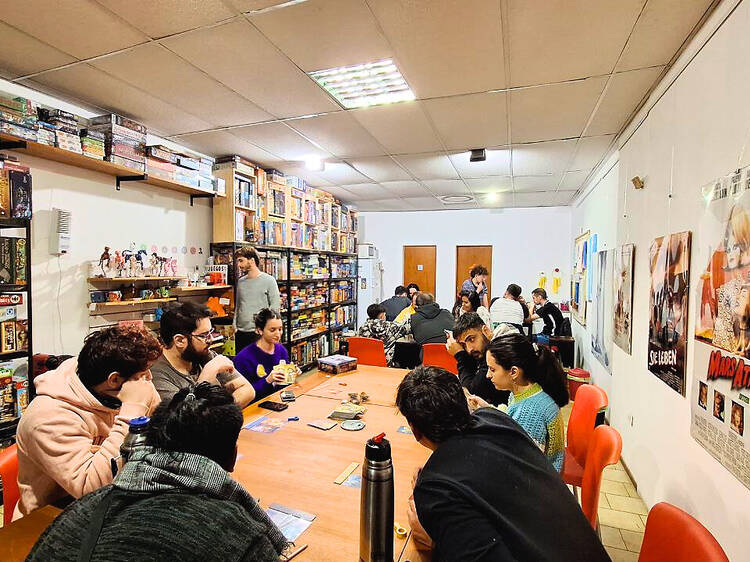 Pasar horas en un club de juegos de mesa
