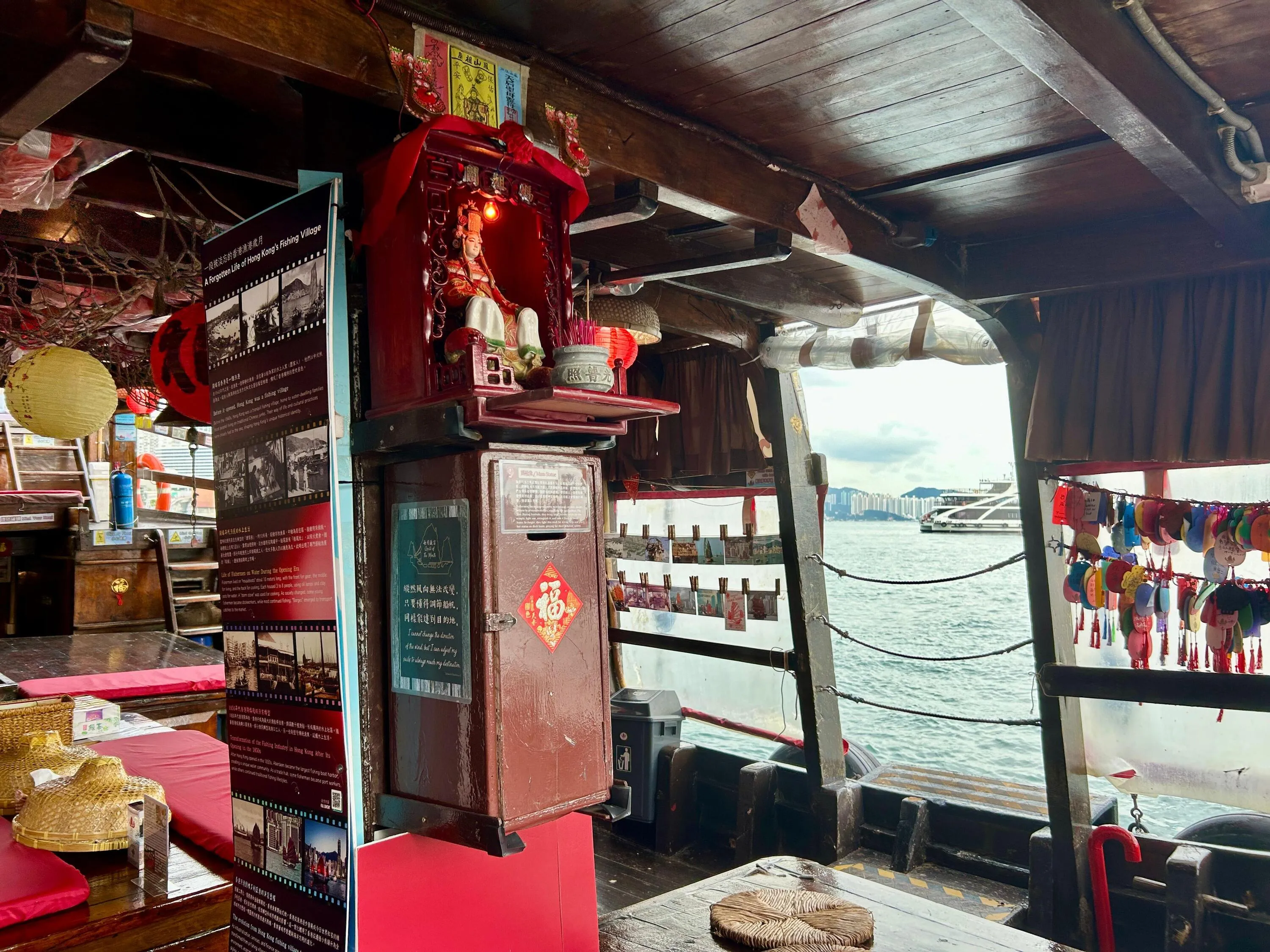 Dukling junk boat
