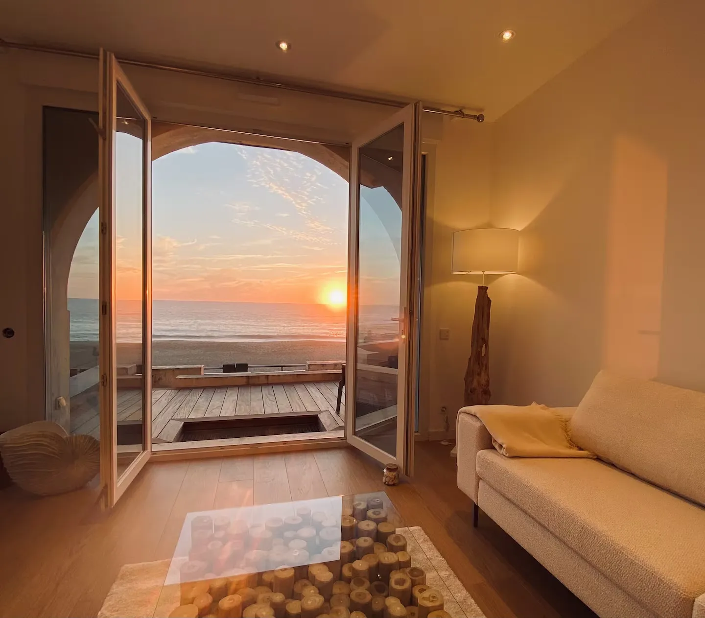 Luxurious apartment on the water with Jacuzzi, France