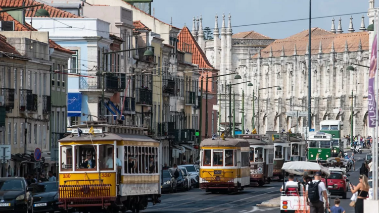 Desfile de clássicos da Carris em 2024