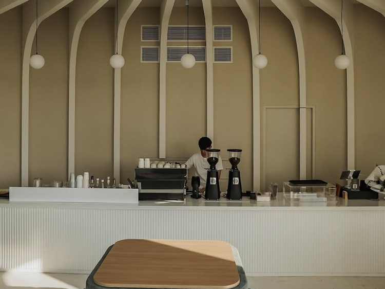 Curving Dining