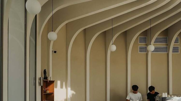 Curving Dining