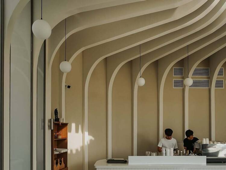 Curving Dining