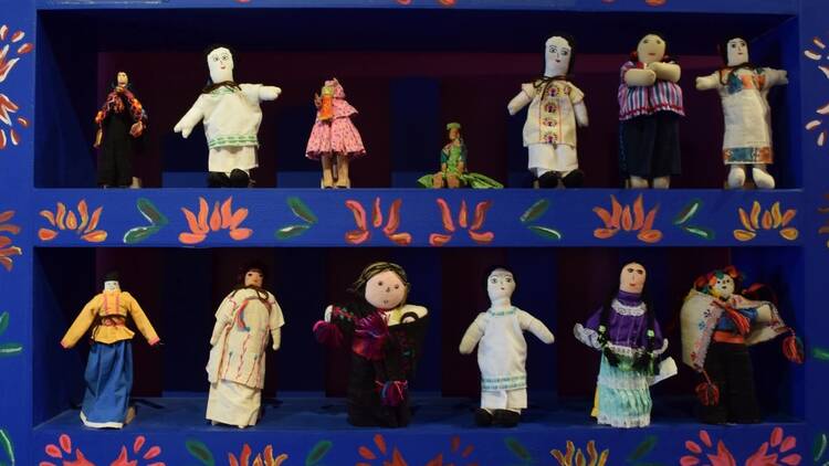 Mujer huipil exposición