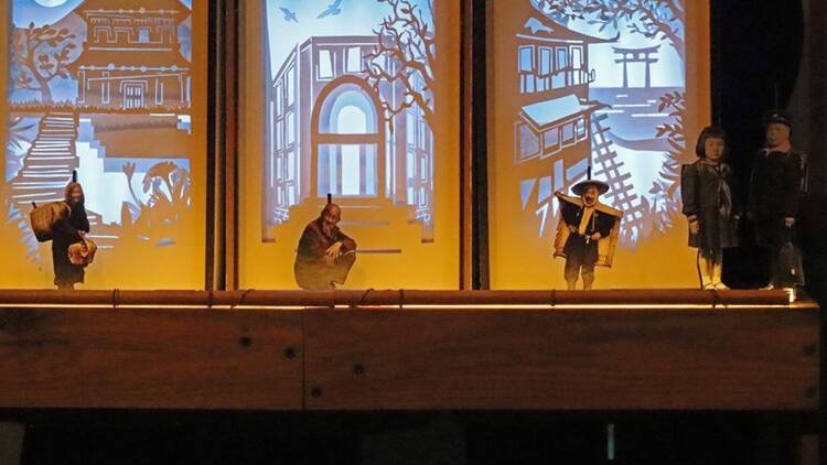 Las niñas y los niños de papel