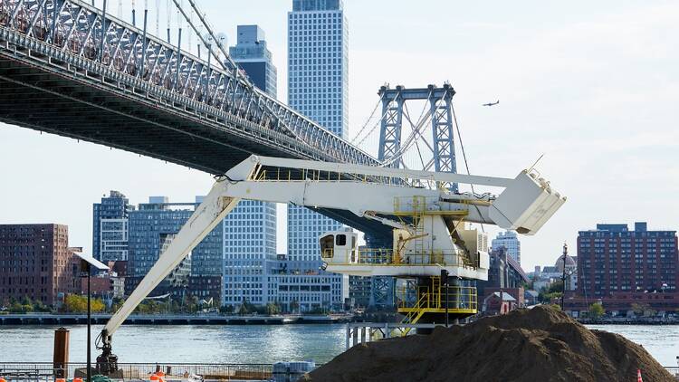 Construction crane in East River Park