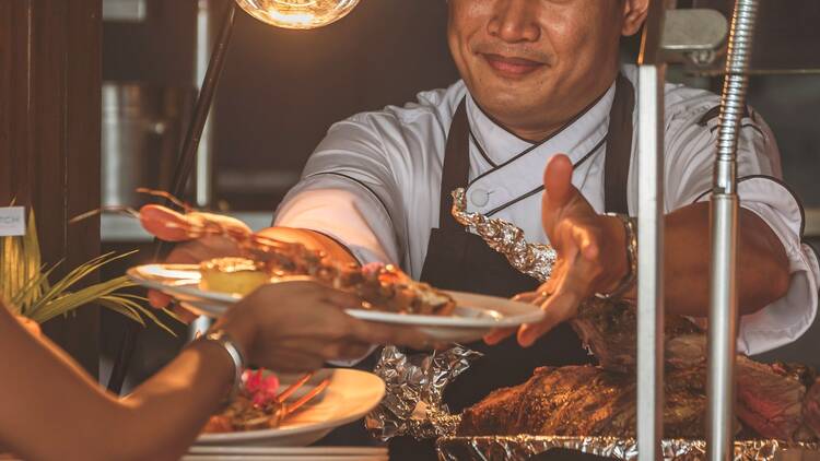 Sizzling seafood by the sea