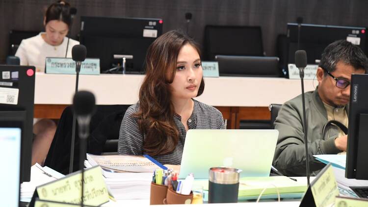 พูดคุยกับ ‘มีมี่ สุวิสุทธิ์’ ผู้ผลักดันกฎหมายใหม่ว่าด้วยอนาคตสุราไทย