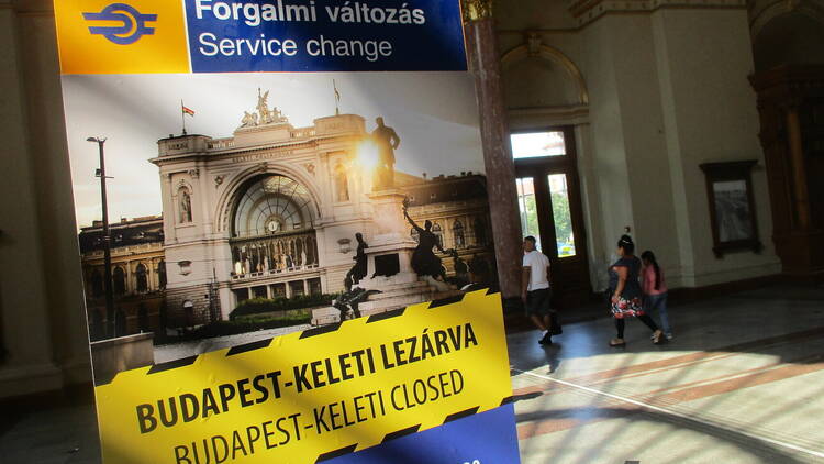 Plakát a Keleti Pályaudvar bezárásáról 