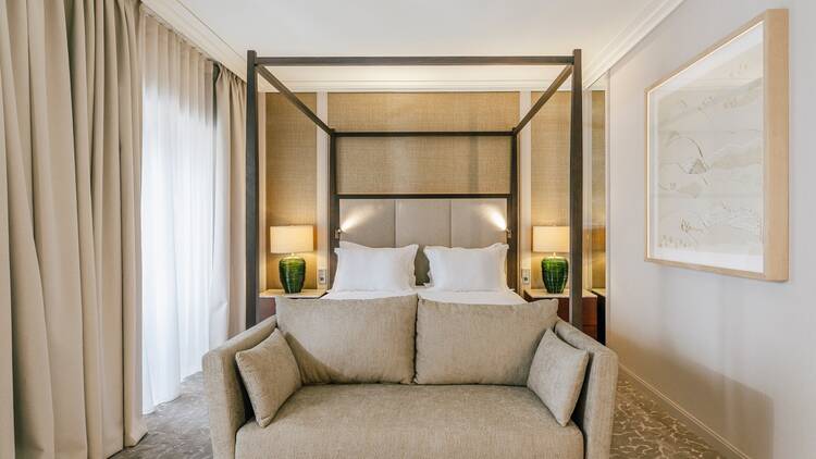 23.00 - Durma num hotel de cinco estrelas 23.00 - Durma num hotel de cinco estrelas