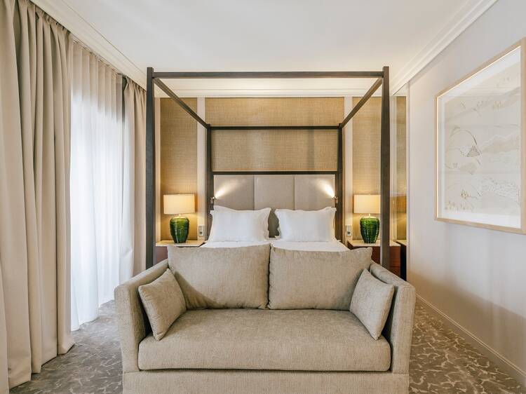 23.00 - Durma num hotel de cinco estrelas 23.00 - Durma num hotel de cinco estrelas