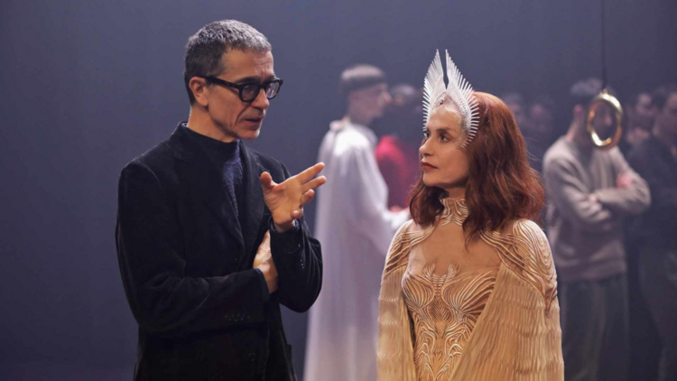 El director Romeo Castellucci y la actriz Isabelle Huppert. Foto: Jean-Michel Blasco