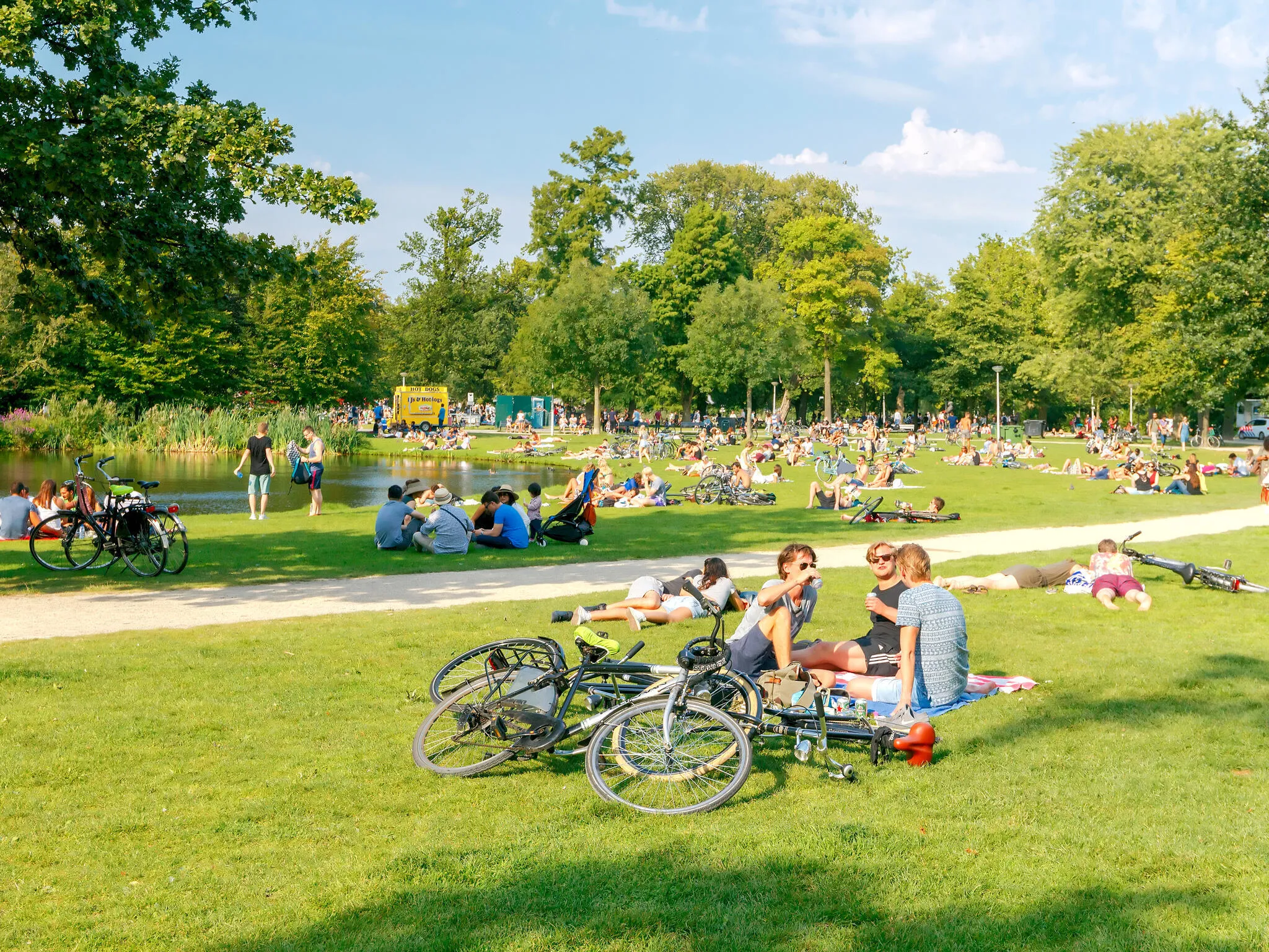 Vondelpark a favorite place for rest and walking residents and tourists. The park has good infrastructure for cyclists.