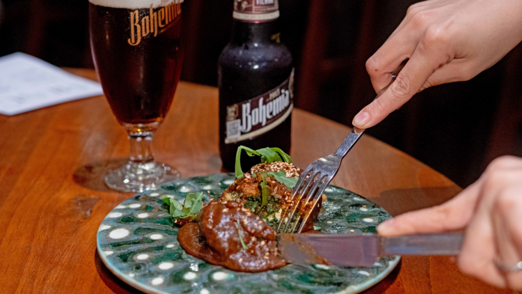 Tortita de huauzontle + Bohemia Vienna