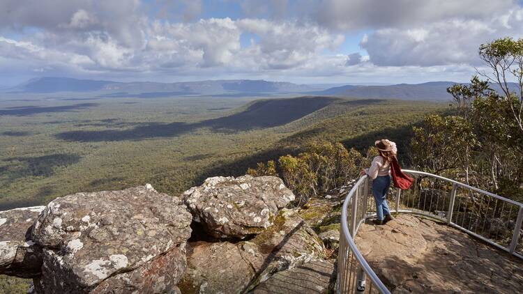 reed lookout over the Grampians on Halls Gap walk