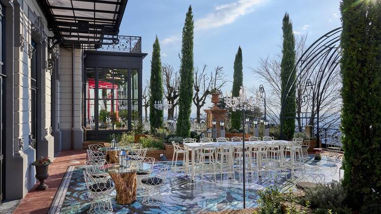 A Nuvole Garden Hotel kertje és terasza kilátással a Comói tóra