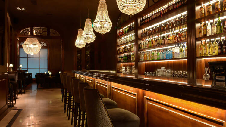La Biblioteca at Presidente Bar