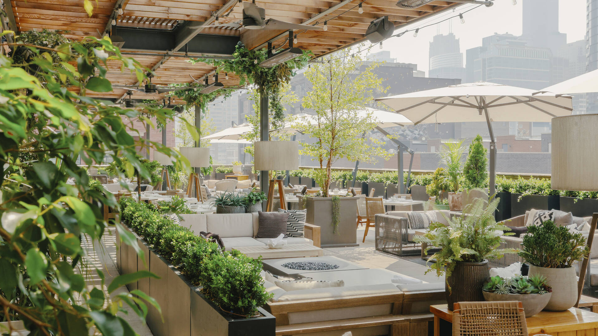20 Best Rooftop Bars in Chicago, Ranked