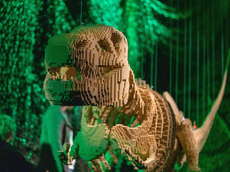 L’exposition Lego la plus célèbre au monde arrive à Montréal avec un T-Rex géant L’exposition Lego la plus célèbre au monde arrive à Montréal avec un T-Rex géant