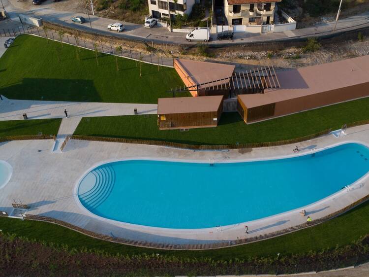 O Verão ficou mais fresco: abriram as piscinas ao ar livre da Quinta do Passal, em Valongo