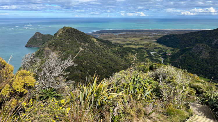Hike the Ōmanawanui Track