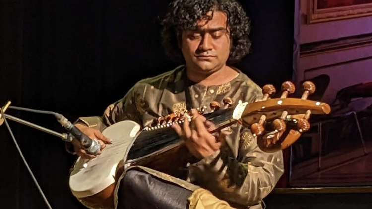  Indian classical music duo tour the city