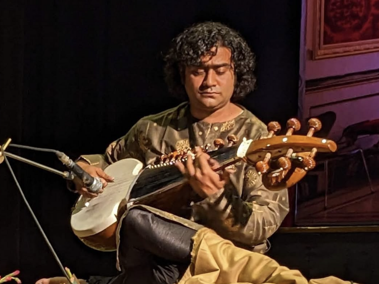 Indian classical music duo tour the city