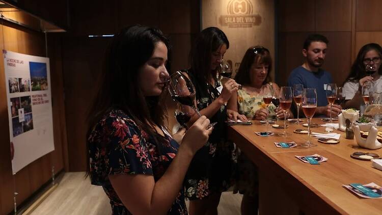 La Enoteca: Visita, historia y degustación de vinos sin salir de la ciudad