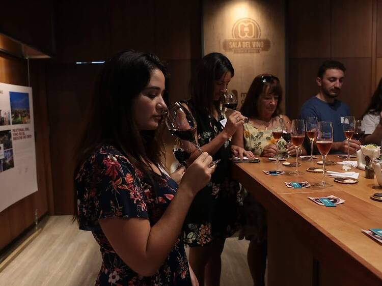 La Enoteca: Visita, historia y degustación de vinos sin salir de la ciudad