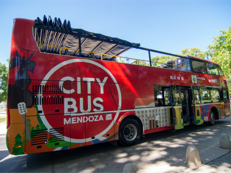 City Bus Mendoza: Turismo urbano sobre ruedas con vistas panorámicas