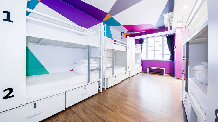 Generator Hostel London 8 bed room