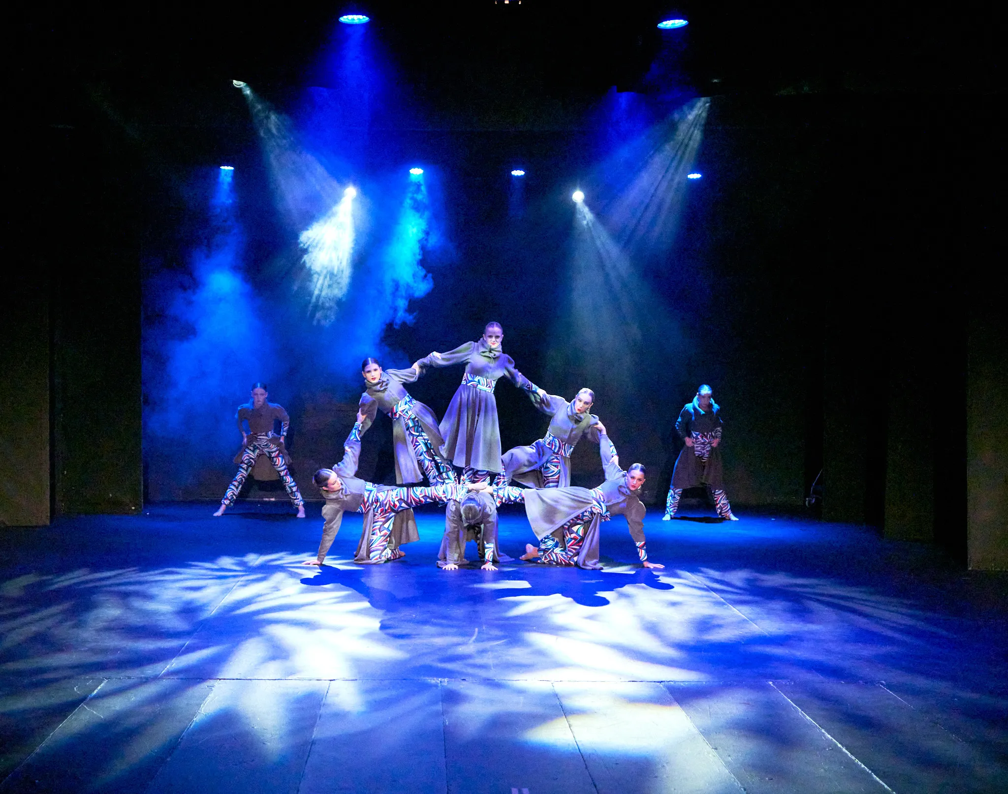 Outline Dance