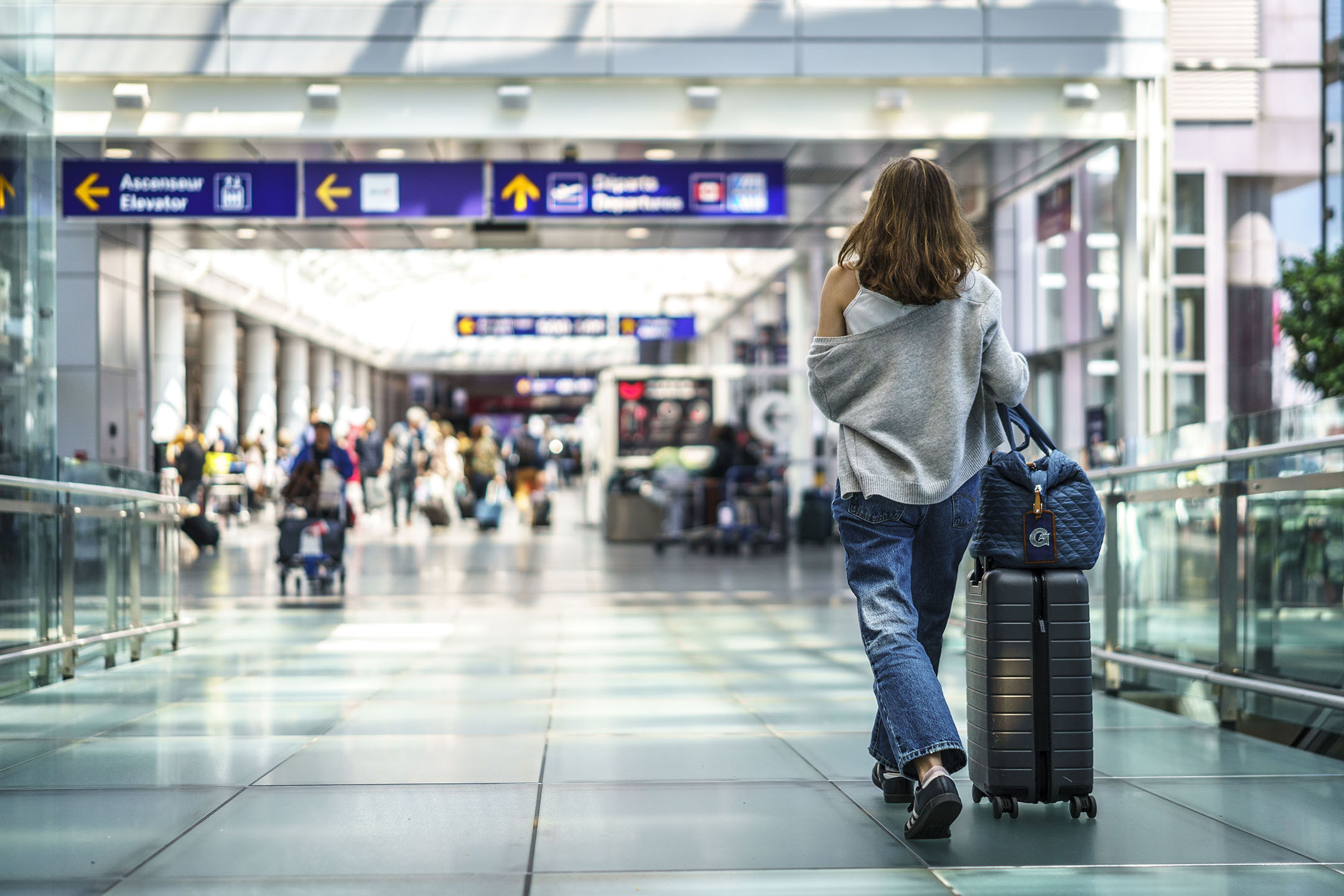 Strong odour halts U.S. customs operations at Montreal airport, cancelling multiple flights