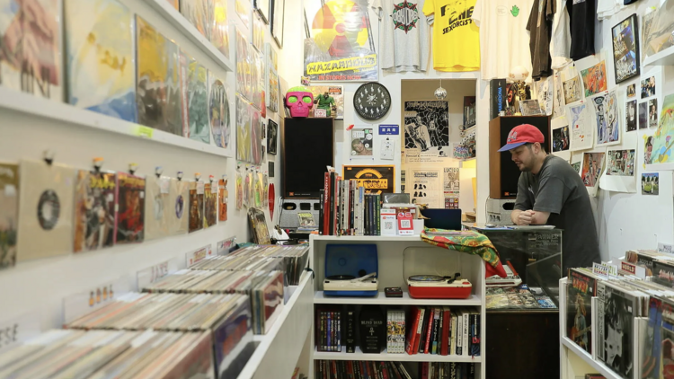 พิกัดร้านแผ่นเสียงในโอโซก้า แหล่งขุมทรัพย์เสียงเพลงฉบับจับต้องได้ของเหล่านักสะสม