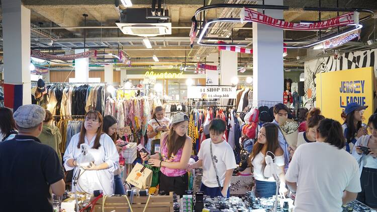 Tay Flea Market
